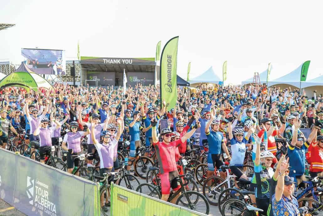 Large crowd of cyclists.