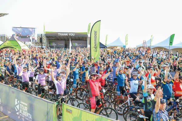 Large crowd of cyclists.
